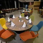 ومنتجع هيلز سراييفو كونغرس آند ثيرمال سبا إليجا